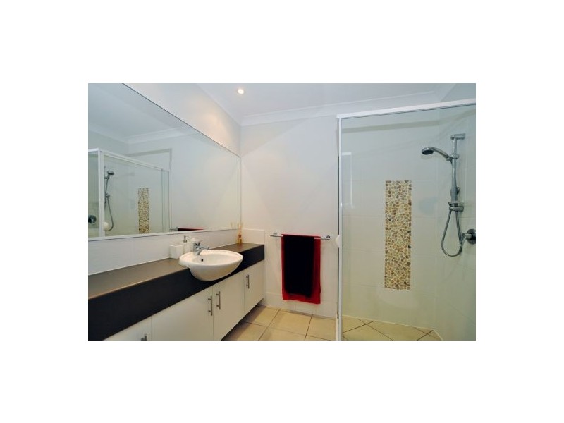 33 Gray Ave., Corinda QLD 4075