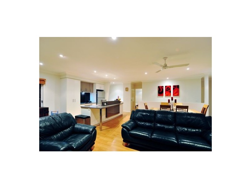 33 Gray Ave., Corinda QLD 4075