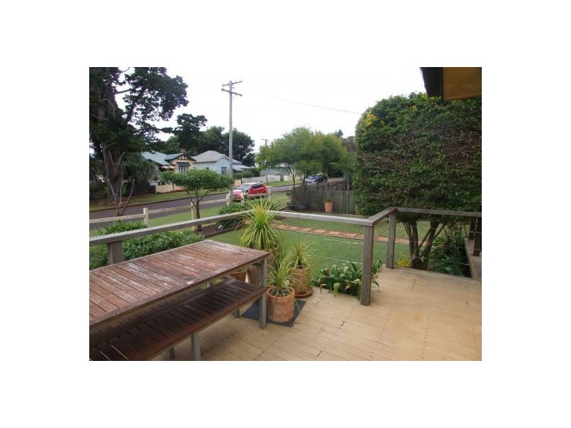 2A  Somerset St., South Toowoomba QLD 4350