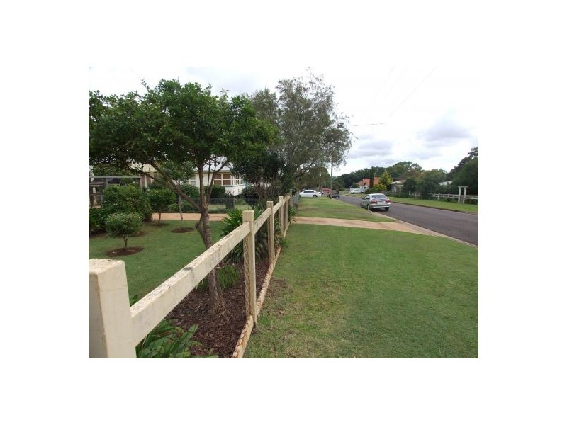 2A  Somerset St., South Toowoomba QLD 4350
