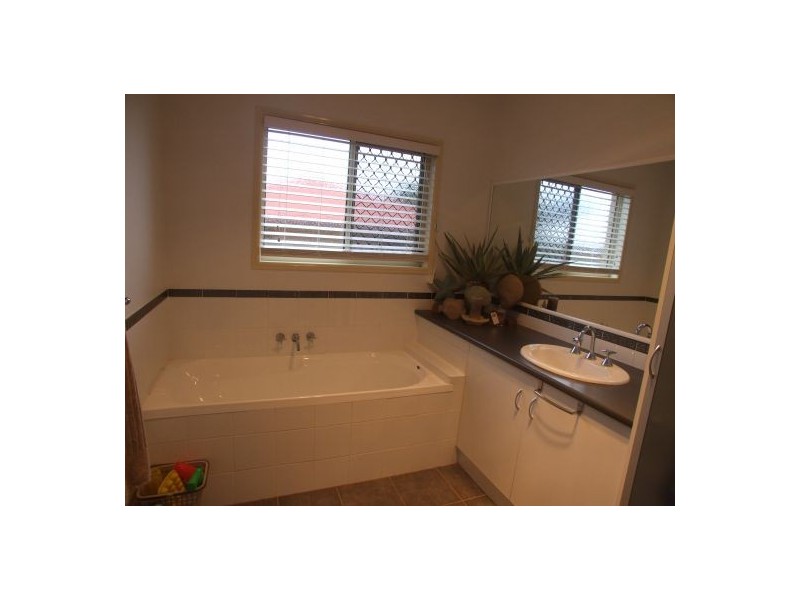 7 Olympus Crt, Middle Ridge QLD 4350