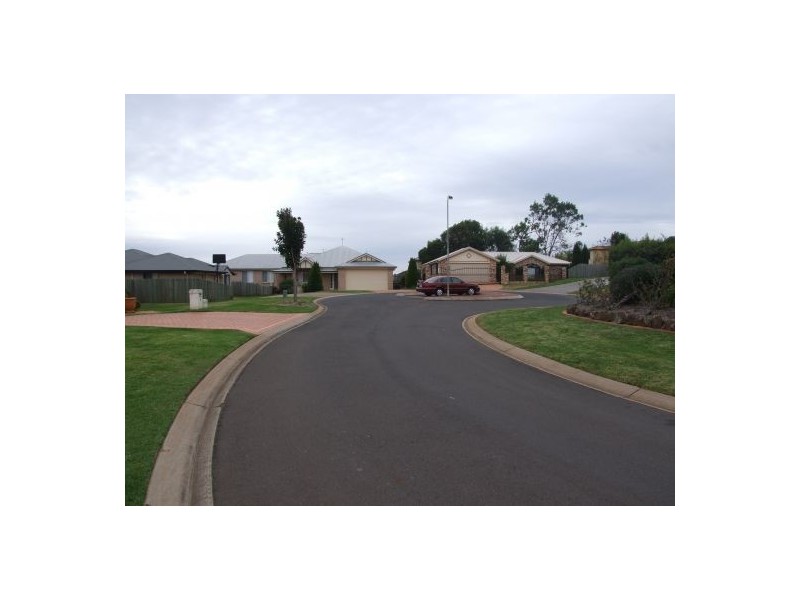 7 Olympus Crt, Middle Ridge QLD 4350