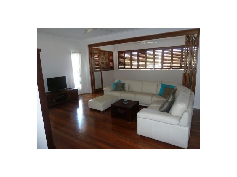 1 / 3 Bali Ave, Palm Beach QLD 4221