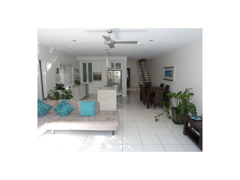 1 / 3 Bali Ave, Palm Beach QLD 4221