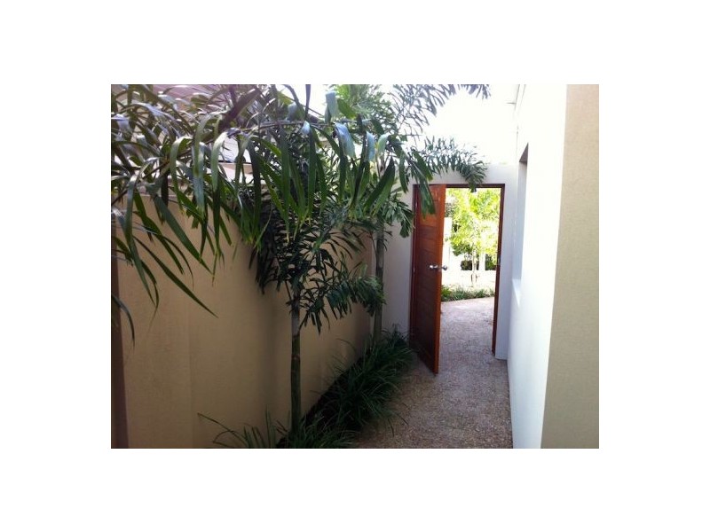 1 / 3 Bali Ave, Palm Beach QLD 4221