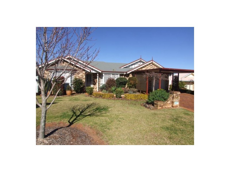10 Bernborough Crt, Glenvale QLD 4350