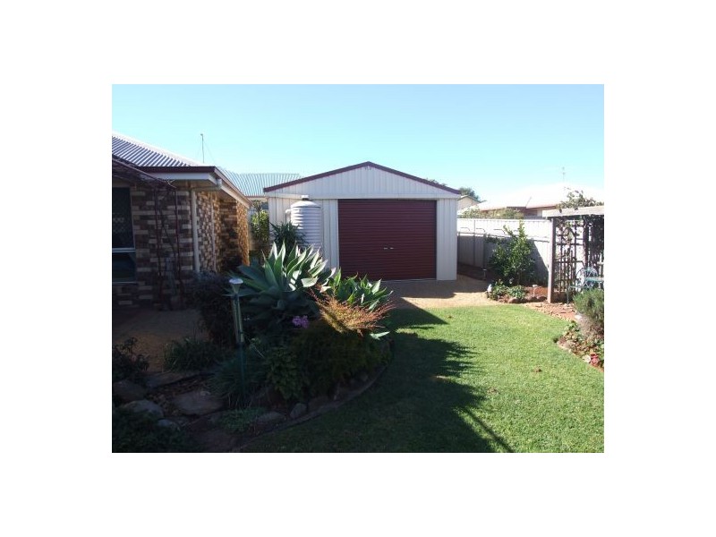 10 Bernborough Crt, Glenvale QLD 4350