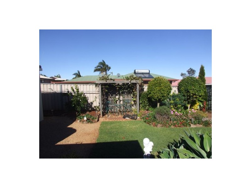 10 Bernborough Crt, Glenvale QLD 4350