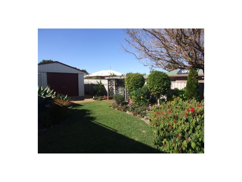 10 Bernborough Crt, Glenvale QLD 4350