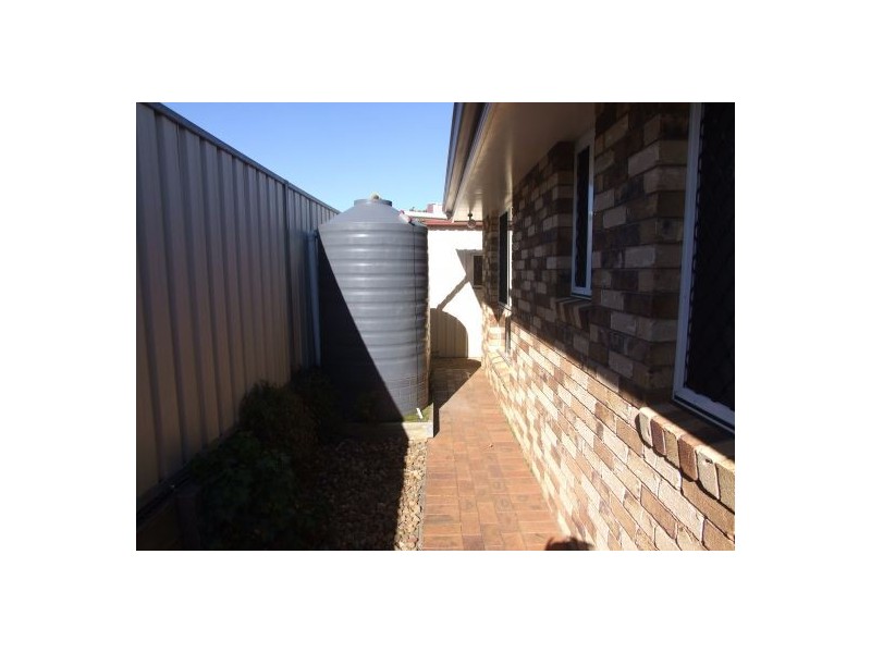 10 Bernborough Crt, Glenvale QLD 4350