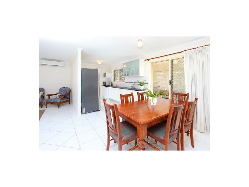 2 Kell Crt ( 22 Fooks St ), Carindale QLD 4152