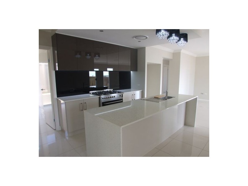 261A Geddes St., Centenary Heights QLD 4350