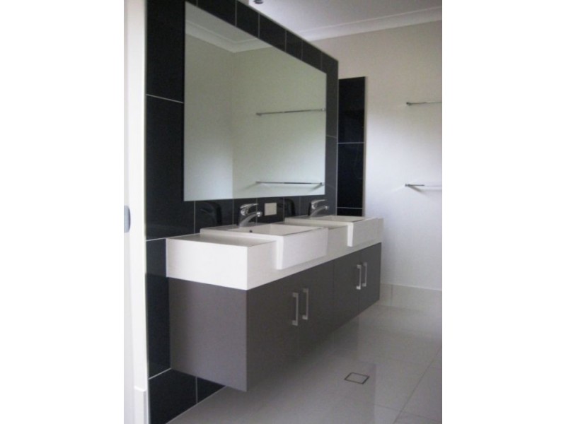 261A Geddes St., Centenary Heights QLD 4350