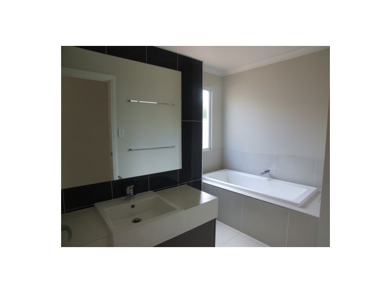 261A Geddes St., Centenary Heights QLD 4350