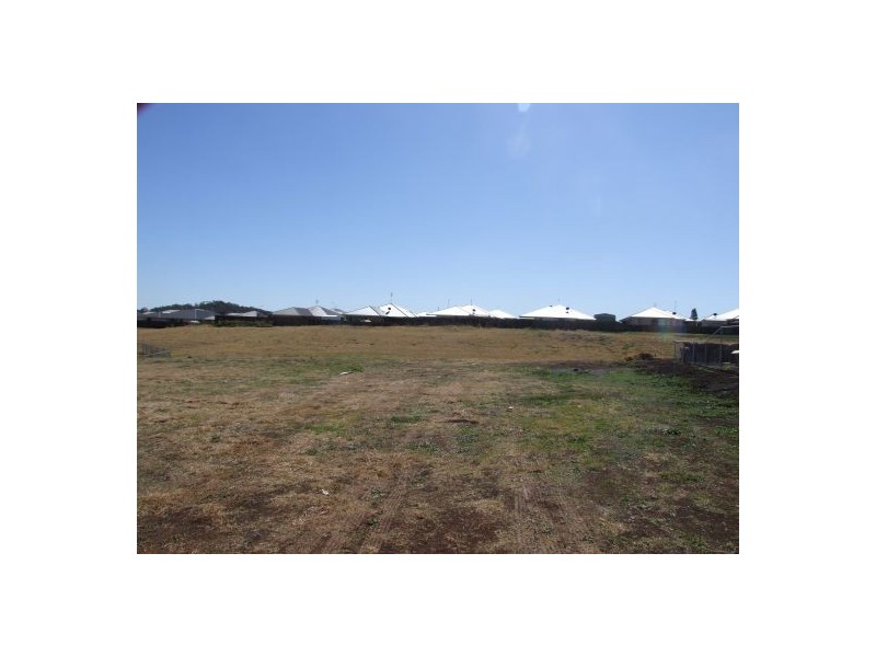 19 Sunset Drive, Glenvale QLD 4350