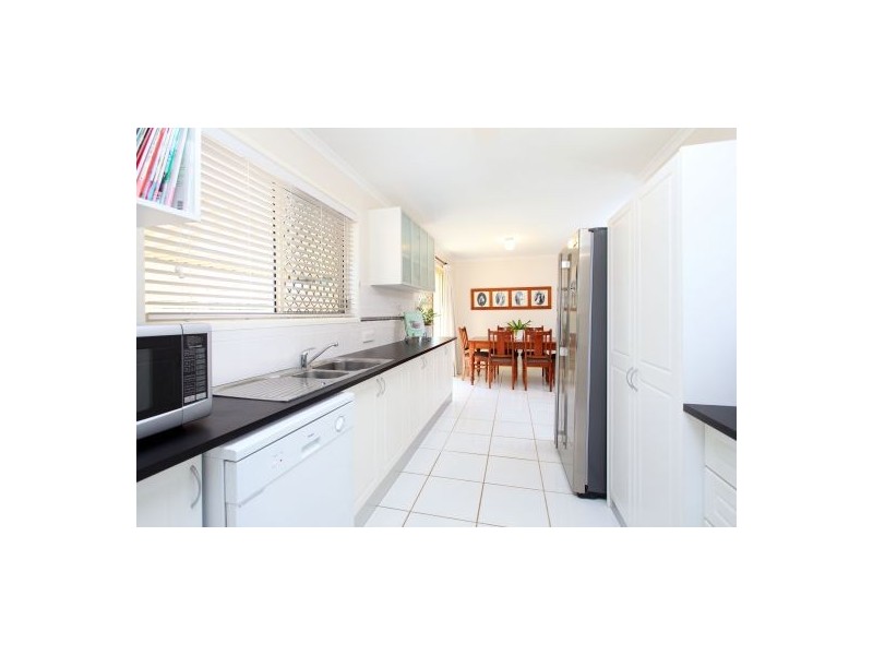 2 Kell Crt ( 22 Fooks St ), Carindale QLD 4152