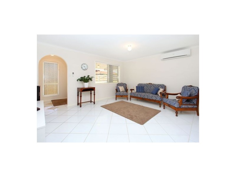 2 Kell Crt ( 22 Fooks St ), Carindale QLD 4152
