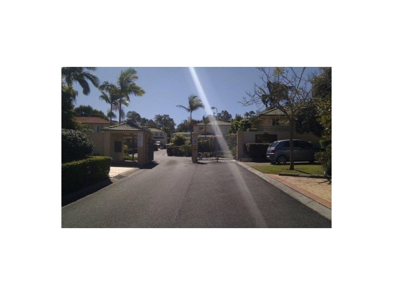 9 / 10 Chapman Place, Oxley QLD 4075