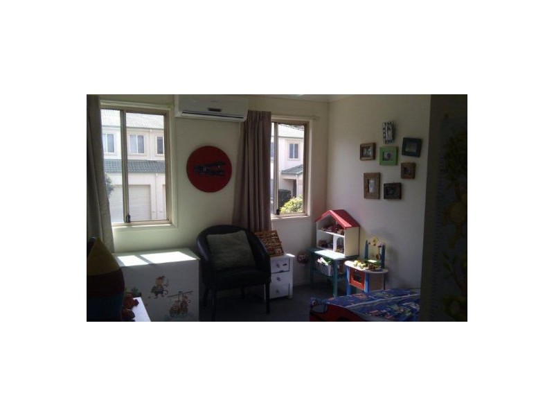 9 / 10 Chapman Place, Oxley QLD 4075