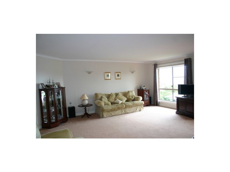 16 Robertson Crescent, Prince Henry Heights QLD 4350