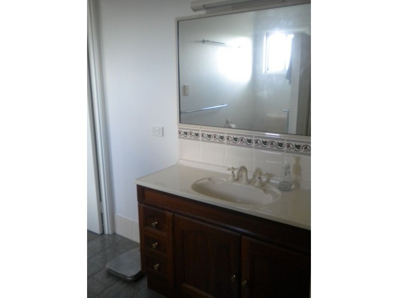 28 Loveday St., Rangeville QLD 4350