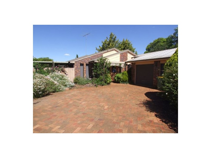 8 Wiemers Crescent, Centenary Heights QLD 4350