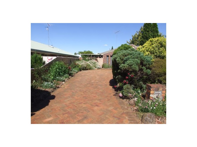 8 Wiemers Crescent, Centenary Heights QLD 4350