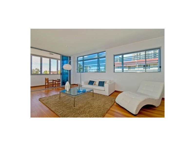 2 / 20 Jefferson Lane, Palm Beach QLD 4221