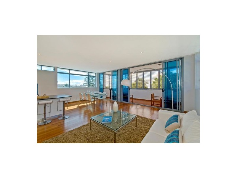 2 / 20 Jefferson Lane, Palm Beach QLD 4221