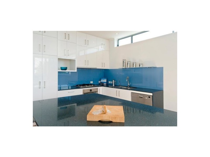 2 / 20 Jefferson Lane, Palm Beach QLD 4221