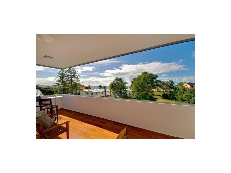2 / 20 Jefferson Lane, Palm Beach QLD 4221