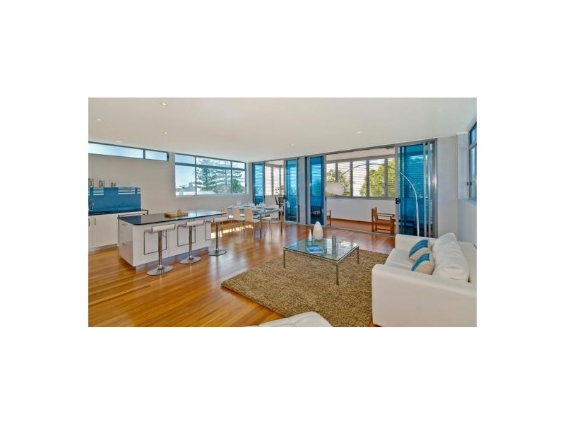 2/20 Jefferson Ln., Palm Beach QLD 4221