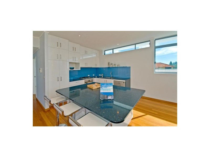 2/20 Jefferson Ln., Palm Beach QLD 4221