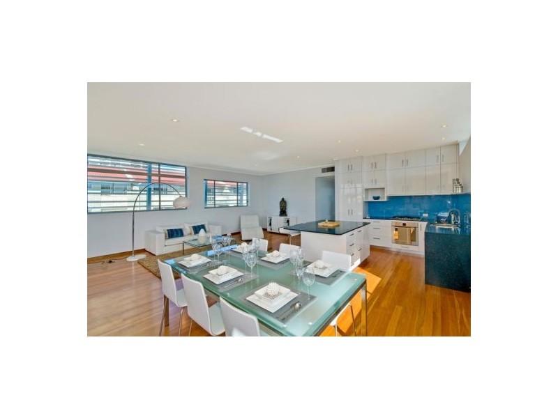 2/20 Jefferson Ln., Palm Beach QLD 4221