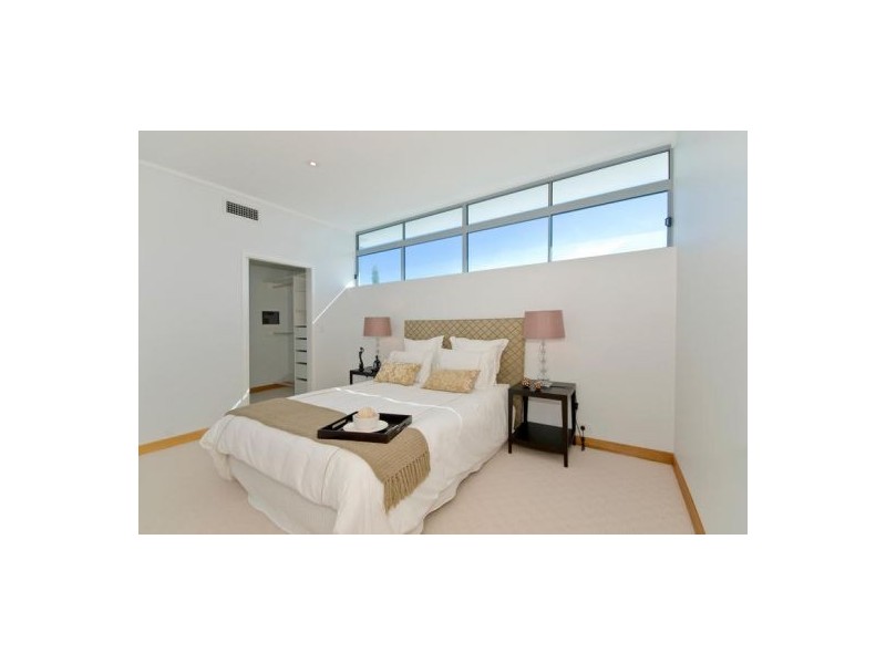 2/20 Jefferson Ln., Palm Beach QLD 4221