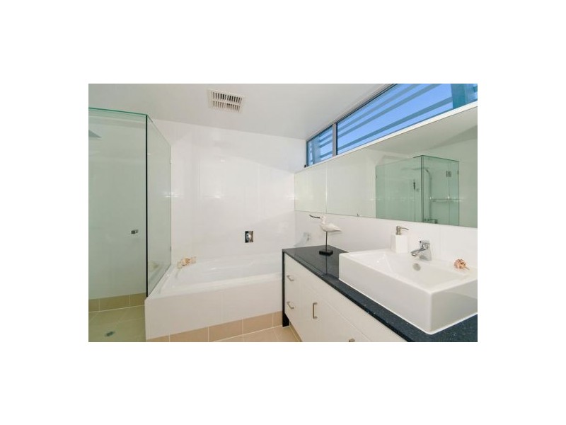 2/20 Jefferson Ln., Palm Beach QLD 4221