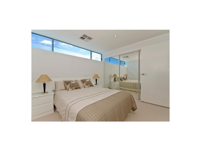 2/20 Jefferson Ln., Palm Beach QLD 4221