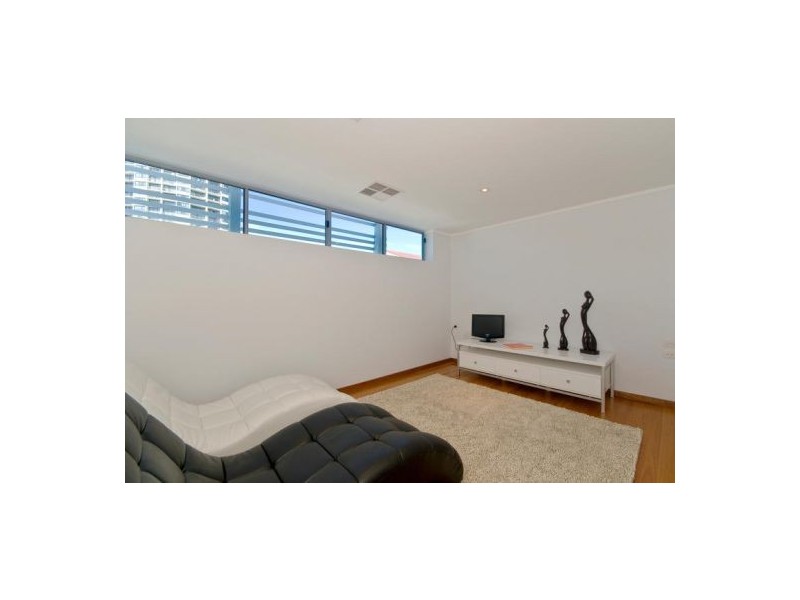 2/20 Jefferson Ln., Palm Beach QLD 4221