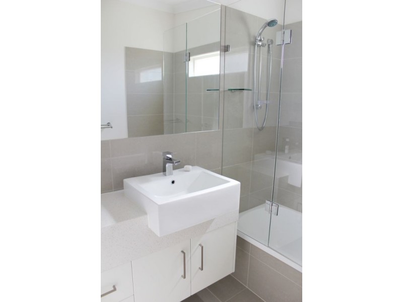 18 Emerald St, Kedron QLD 4031