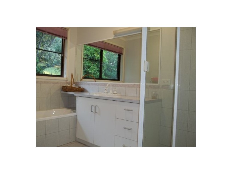 9 Buena Vista Crescent, Blue Mountain Heights QLD 4350