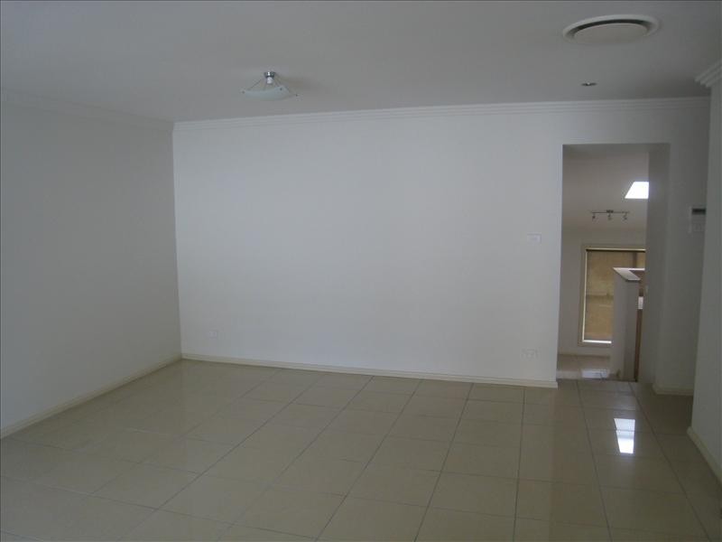 2/10 Nyrang Avenue, Tamworth NSW 2340