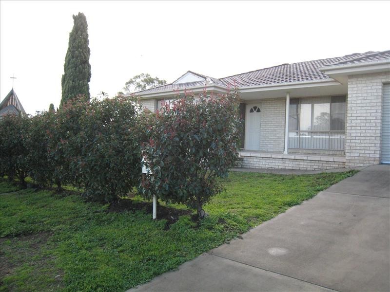 1 Minnamurra Crescent, Tamworth NSW 2340