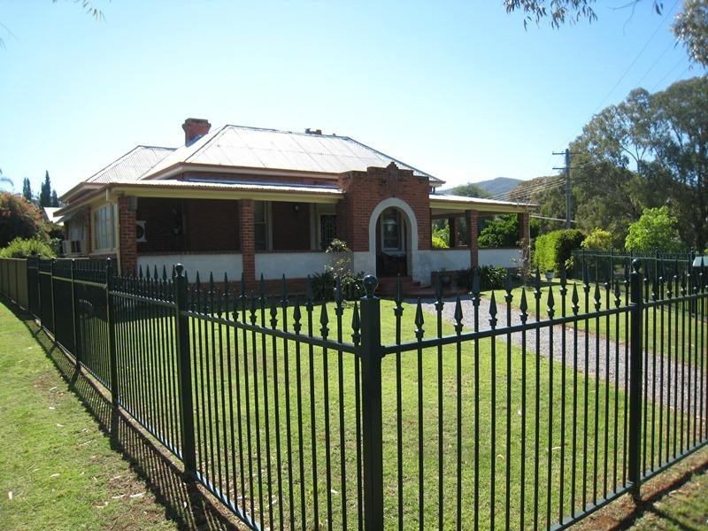 2 Carthage Street, Tamworth NSW 2340