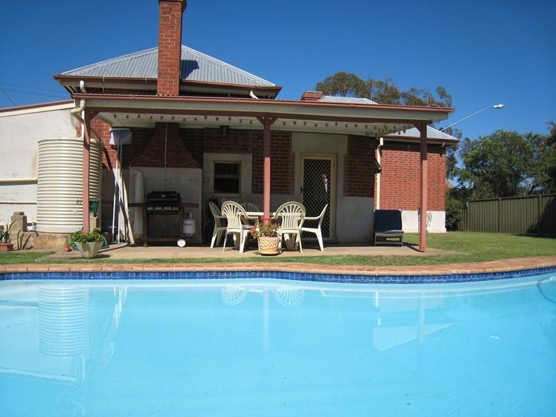 2 Carthage Street, Tamworth NSW 2340