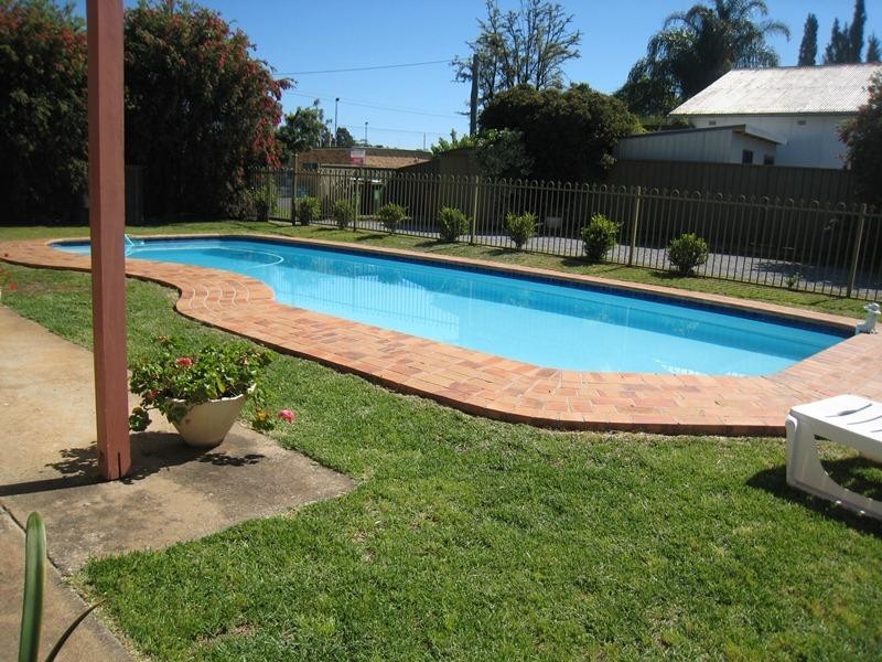 2 Carthage Street, Tamworth NSW 2340