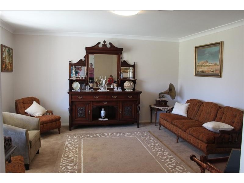 8 Kalinda Place, Tamworth NSW 2340