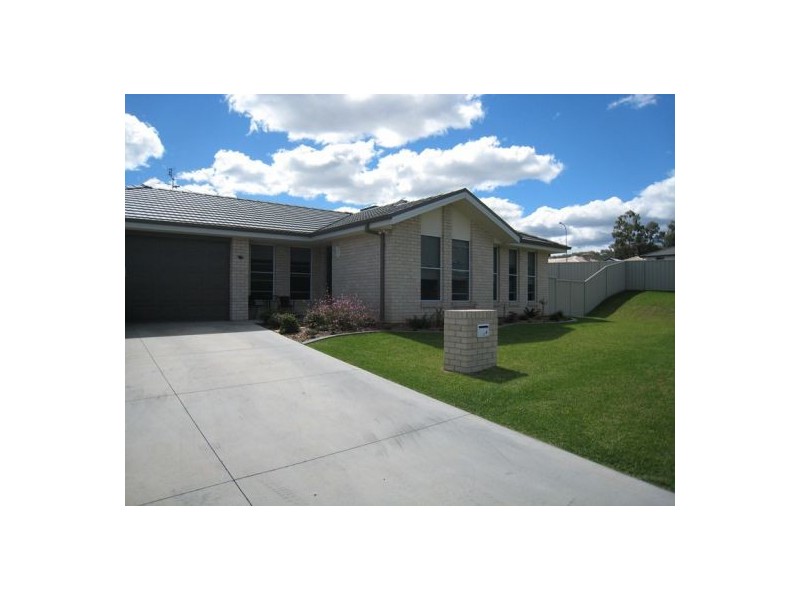 4 Orley Drive, Oxley Vale NSW 2340