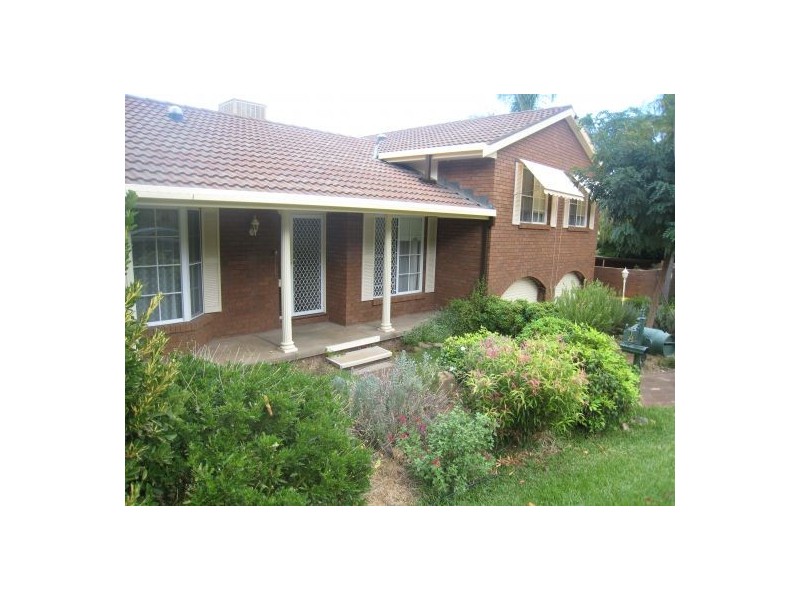 4 Waratah Place, Tamworth NSW 2340