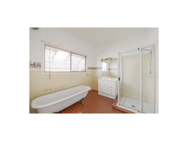 120 Upper Street, Tamworth NSW 2340