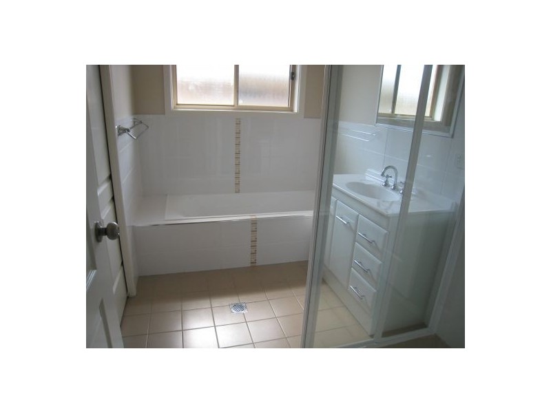 1/2 Falcon Drive, Tamworth NSW 2340